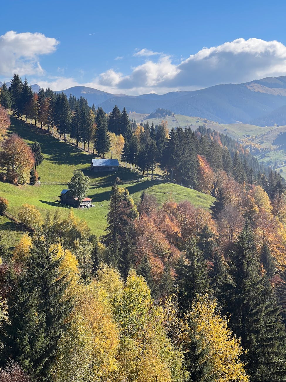 Siebenbürgen – Sedmihradsko, Transylvánie  (Die Siebenbürger Sachsen haben ihre eigene Tradition bewahrt. – Sedmihradští Sasové si zachovali svou vlastní tradici.)